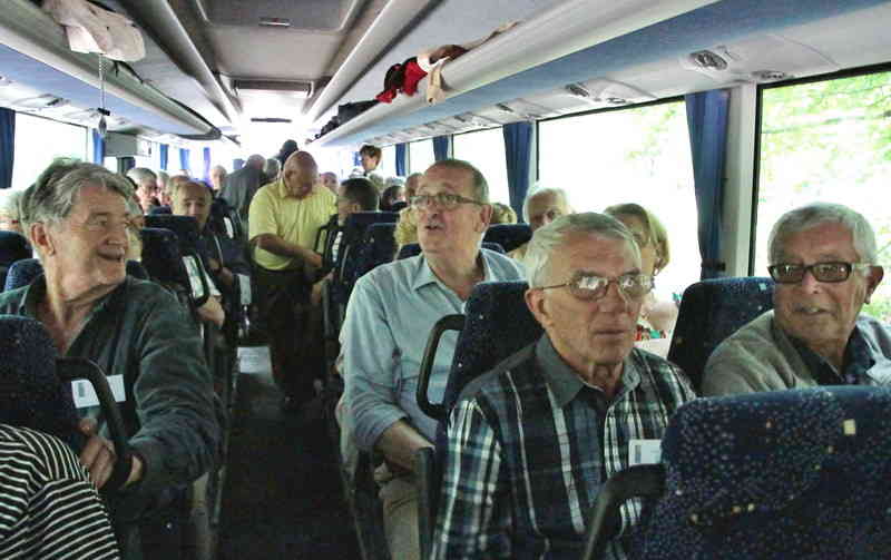 01_6 03 (Stephan).jpg - La joie illumine les visages,  pendant le transfert...